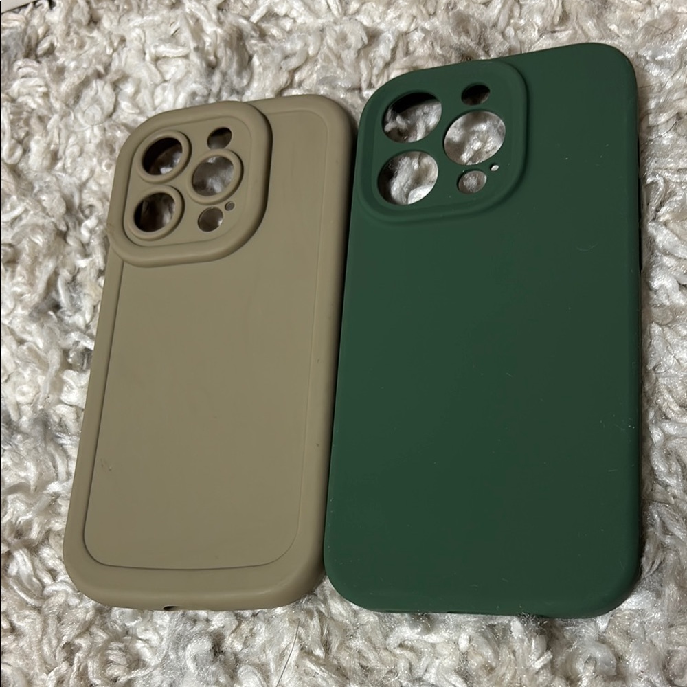 Dual Pack Silicone Phone Cases - Green and Tan‎ (iPhone 14)
